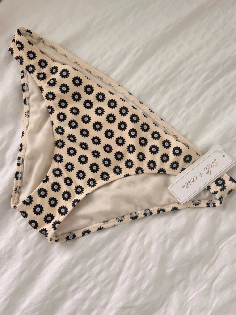 Salt + Cove Daisy Floral Cheeky Bikini Bottom Black Cream Swimwear M NWT - Picture 2 of 4